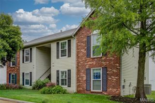 1504 Surrey Lane C, St Charles, MO 63304