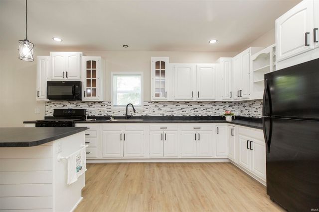 421 N Grandview Avenue, South Bend, IN 46619