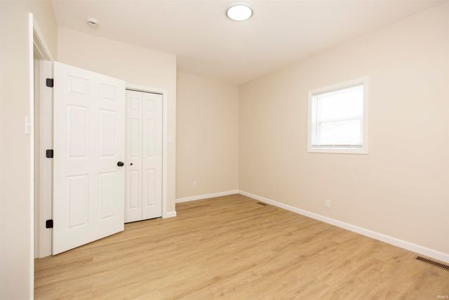 421 N Grandview Avenue, South Bend, IN 46619