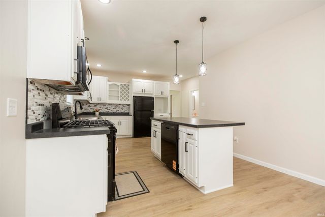 421 N Grandview Avenue, South Bend, IN 46619