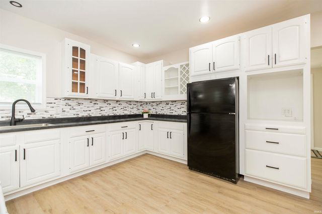 421 N Grandview Avenue, South Bend, IN 46619