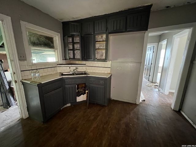 150 Ricardo, San Antonio, TX 78237