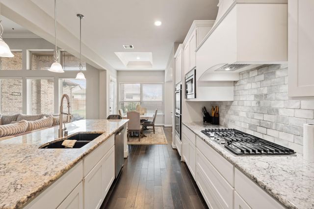 10722 Hilltop Harbor Way, Cypress, TX 77433