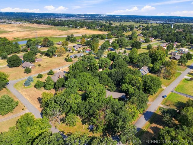 11560 S 252nd East Avenue, Broken Arrow, OK 74014