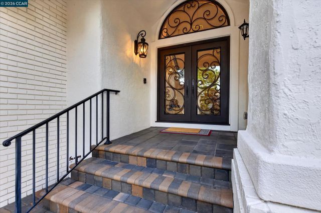 3208 Blackhawk Meadow Dr, Danville, CA 94506