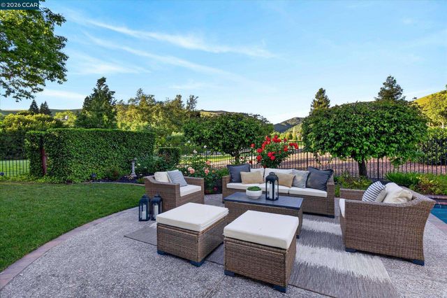 3208 Blackhawk Meadow Dr, Danville, CA 94506