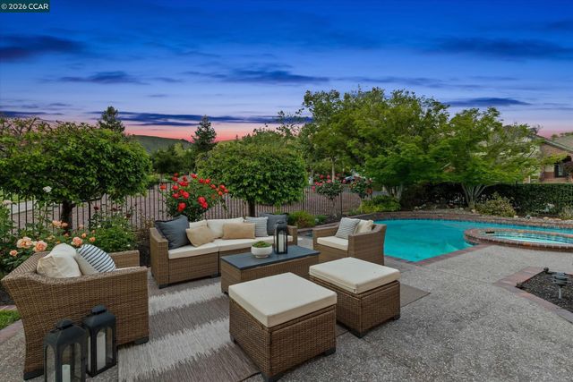 3208 Blackhawk Meadow Dr, Danville, CA 94506