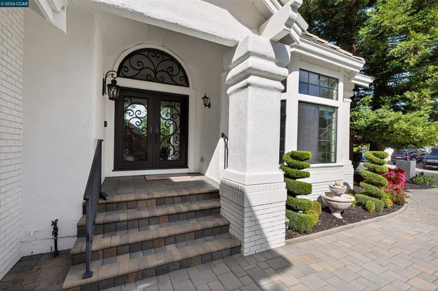 3208 Blackhawk Meadow Dr, Danville, CA 94506