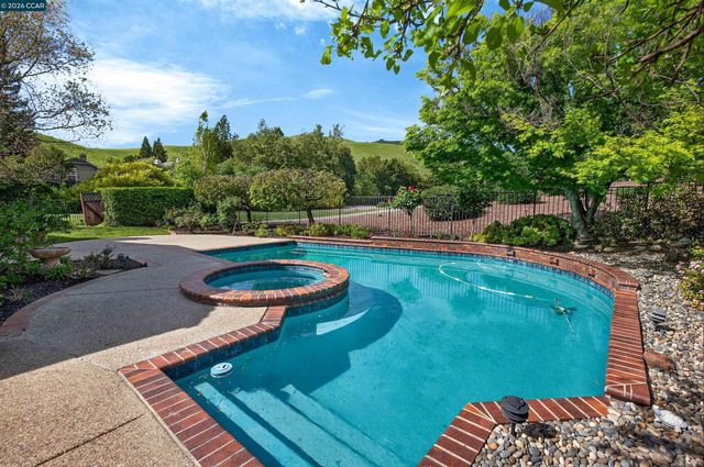 3208 Blackhawk Meadow Dr, Danville, CA 94506