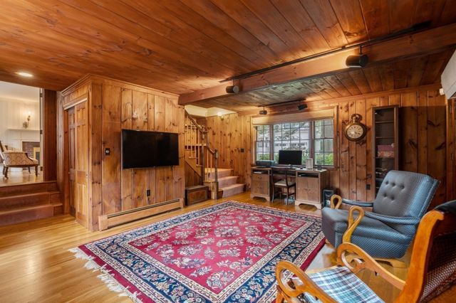 9 Oakley Rd, Dover, MA 02030