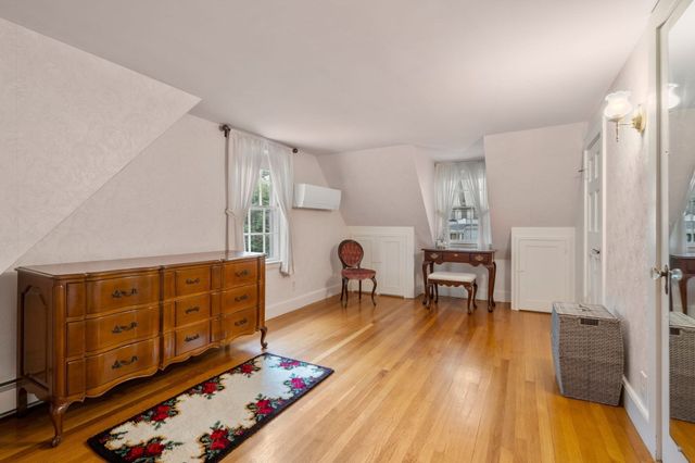 9 Oakley Rd, Dover, MA 02030