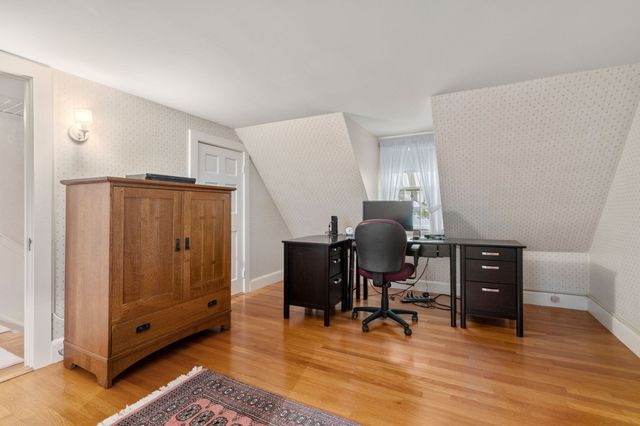 9 Oakley Rd, Dover, MA 02030