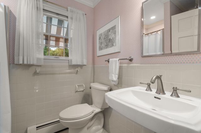 9 Oakley Rd, Dover, MA 02030