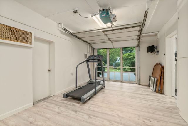 9 Oakley Rd, Dover, MA 02030