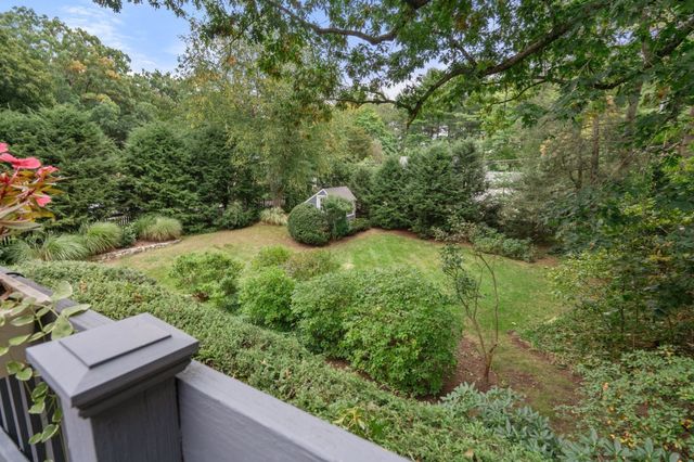 9 Oakley Rd, Dover, MA 02030
