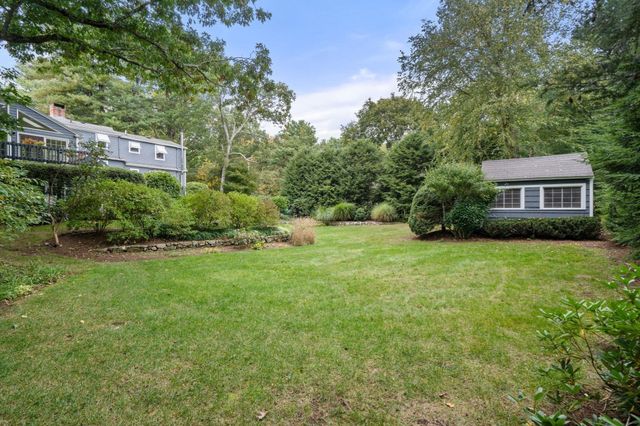 9 Oakley Rd, Dover, MA 02030