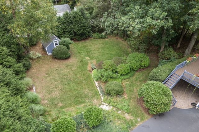 9 Oakley Rd, Dover, MA 02030