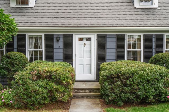 9 Oakley Rd, Dover, MA 02030