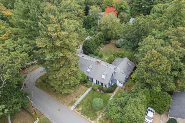 9 Oakley Rd, Dover, MA 02030