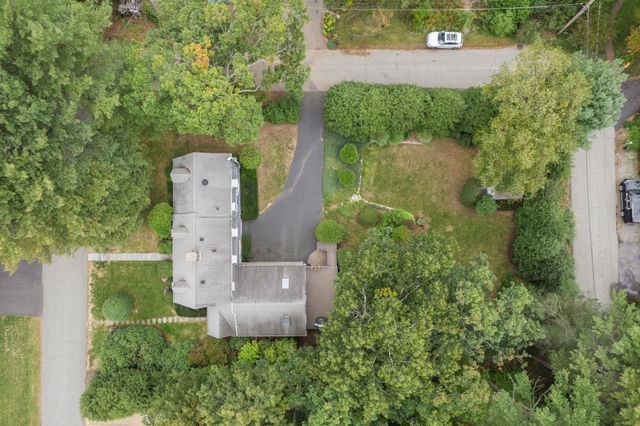 9 Oakley Rd, Dover, MA 02030