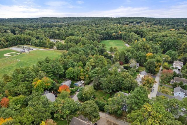 9 Oakley Rd, Dover, MA 02030