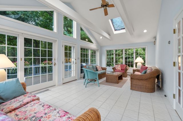 9 Oakley Rd, Dover, MA 02030