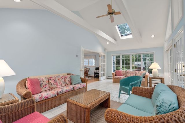 9 Oakley Rd, Dover, MA 02030