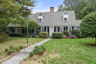 9 Oakley Rd, Dover, MA 02030