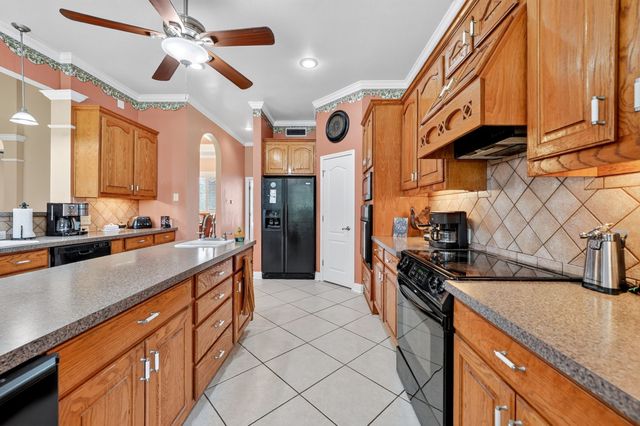 895 Vz County Road 3216, Wills Point, TX 75169