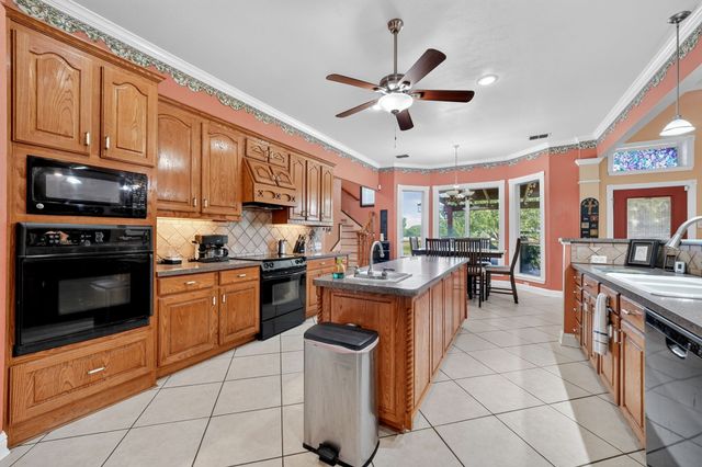 895 Vz County Road 3216, Wills Point, TX 75169
