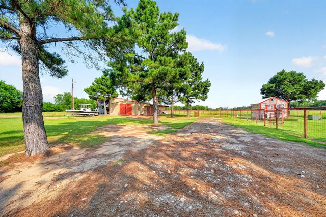 895 Vz County Road 3216, Wills Point, TX 75169