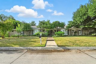 1013 Rockmoor Drive, Edgecliff Village, TX 76134