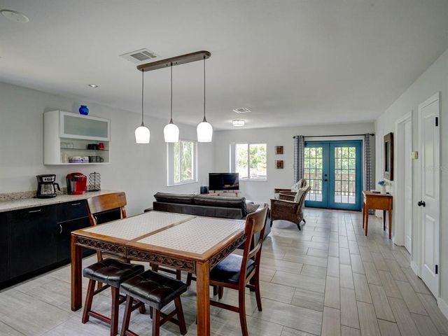 106 E CEDAR STREET, Tarpon Springs, FL 34689