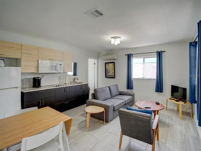 106 E CEDAR STREET, Tarpon Springs, FL 34689