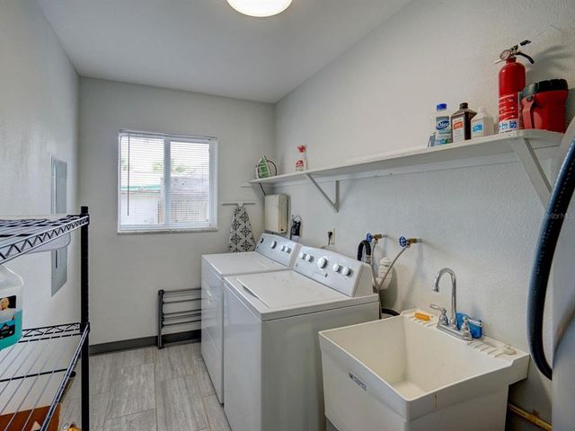 106 E CEDAR STREET, Tarpon Springs, FL 34689