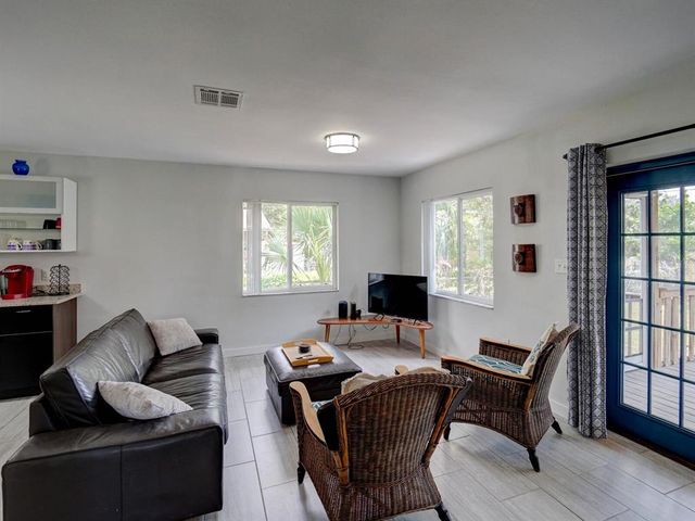 106 E CEDAR STREET, Tarpon Springs, FL 34689