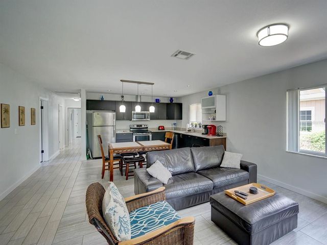 106 E CEDAR STREET, Tarpon Springs, FL 34689