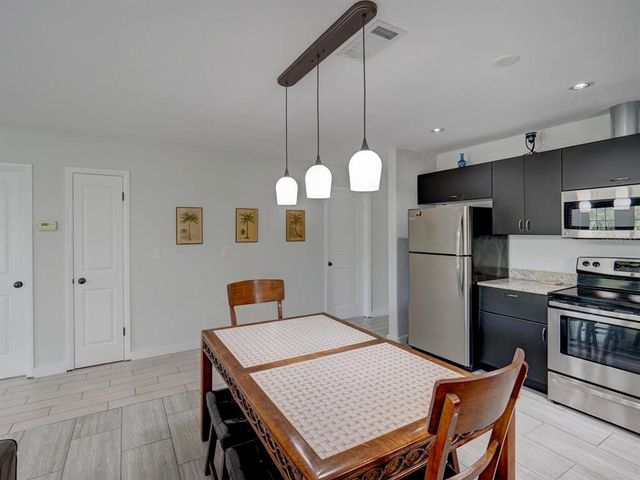 106 E CEDAR STREET, Tarpon Springs, FL 34689