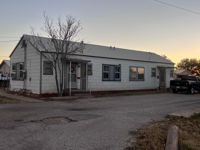 516 N Ave F, Denver City, TX 79323