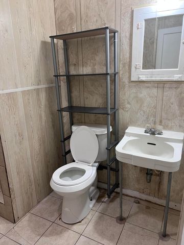 516 N Ave F, Denver City, TX 79323