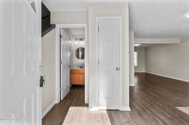 5926 Haven Manor Way, Louisville, KY 40228