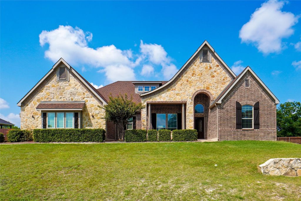 702 Red Stone Lane, Hudson Oaks, TX 76087