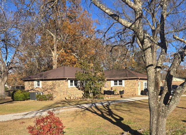 1203 Edgewood Dr, Manchester, TN 37355