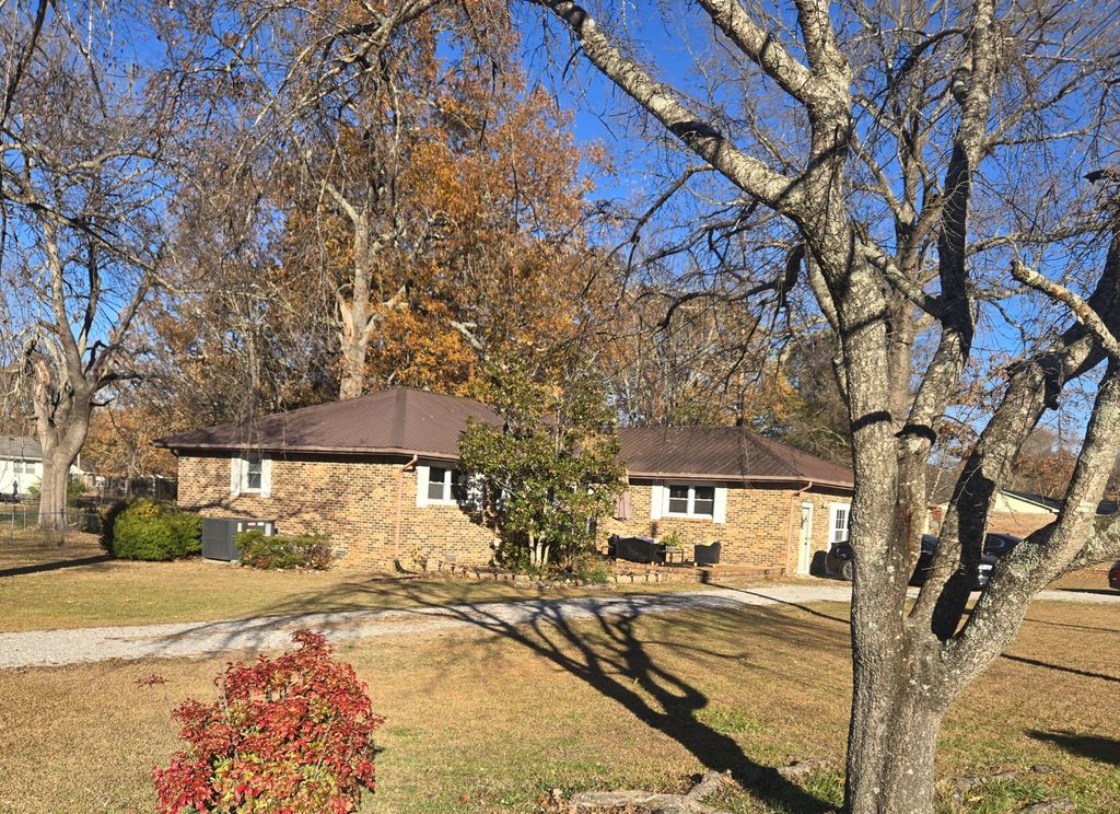 1203 Edgewood Dr, Manchester, TN 37355