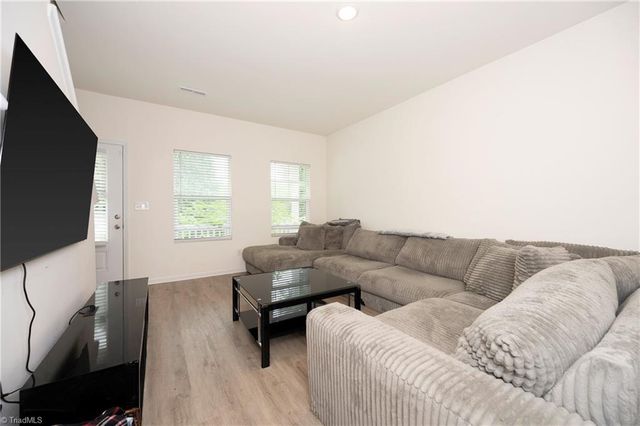 6 W 28th Street, Winston-salem, NC 27105
