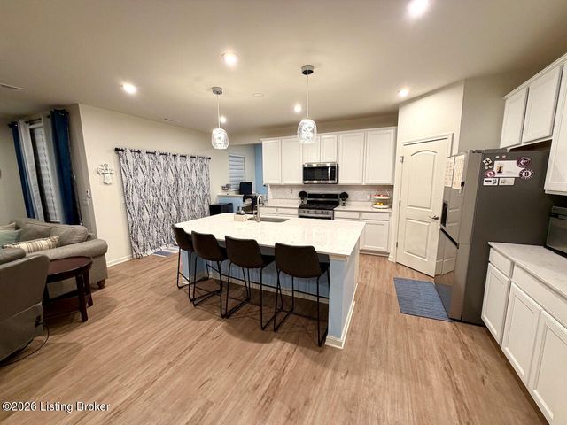 4633 Golden Eagle Dr, Louisville, KY 40245