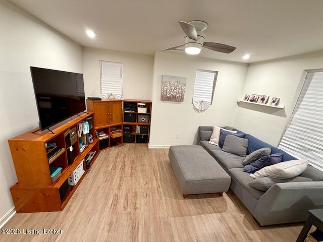 4633 Golden Eagle Dr, Louisville, KY 40245