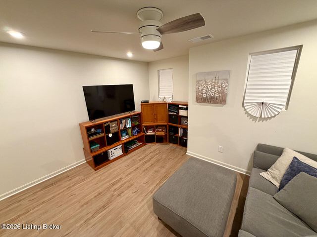 4633 Golden Eagle Dr, Louisville, KY 40245