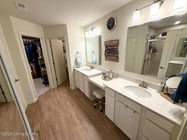 4633 Golden Eagle Dr, Louisville, KY 40245