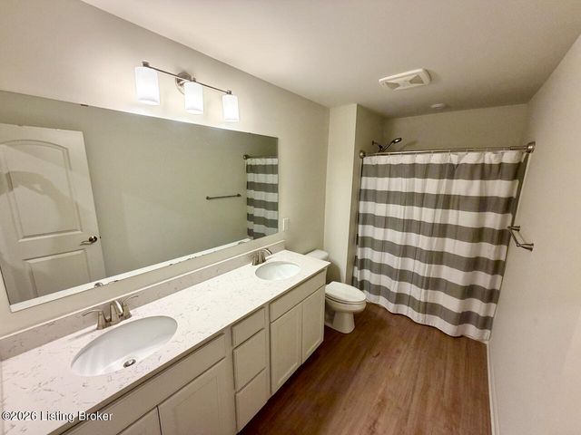 4633 Golden Eagle Dr, Louisville, KY 40245